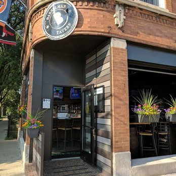 Barrelman Tavern - the entrance to the restaurant - Sports Bars Near Me - Chicago, Illinois