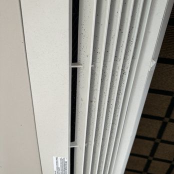 Super 8 by Wyndham Rolla - Mold in ac unit - Hotels Near Me - Rolla, Missouri
