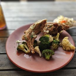 Red snapper collars with vegetables and grilled coleslaw