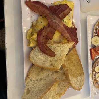 Hijos De La Gran Fruta - "El Carnívoro" omelette with turkey ham and other meats - Breakfast & Brunch Near Me - Carolina, Puerto Rico Hijos De La Gran Fruta - "El Carnívoro" omelette with turkey ham and other meats - Breakfast & Brunch Near Me - Carolina, Puerto Rico
