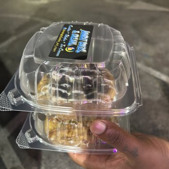 Midnight Cookies & Cream - Cookies & Cream Cookie - Desserts Near Me - Davie, Florida Midnight Cookies & Cream - Cookies & Cream Cookie - Desserts Near Me - Davie, Florida