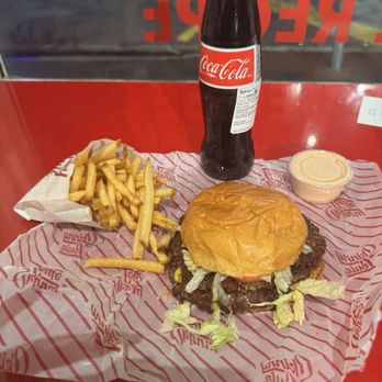 Skinny Louie - Burgers Near Me - Miami, Florida