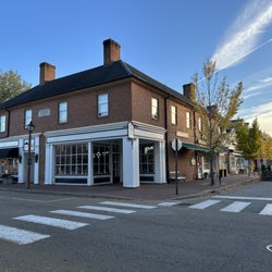 Fife and Drum Inn - Corner View of Inn (Inn on 2nd Floor)