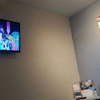 Window Tint San Diego - Cozy, air conditioned waiting area with Netflix. Can see your car being worked on - Car Window Tinting Near Me - Chula Vista, California Window Tint San Diego - Cozy, air conditioned waiting area with Netflix. Can see your car being worked on - Car Window Tinting Near Me - Chula Vista, California