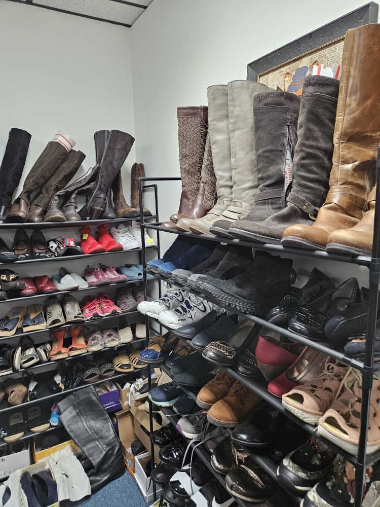 CHERYLS BASEMENT BOUTIQUE Updated May 2024 18 Photos 105 Lake