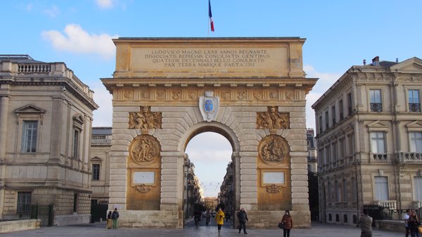 Arc de Triomphe by null