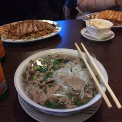 Asia-Imbiß & Shop - 牛肉河粉，对面是鸭肉饭和鸡肉饭。