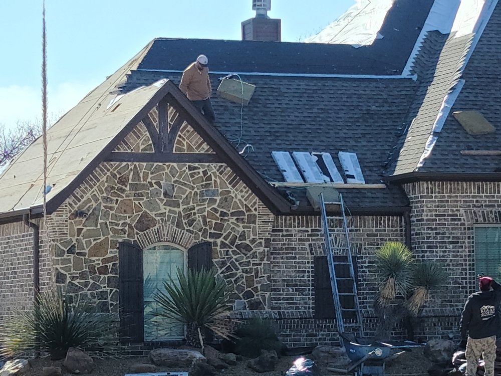 Slide of Kiaas Roofing