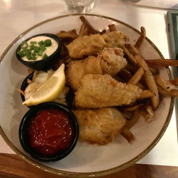 Moku Kitchen - Fish n chips - Cocktail Bars Near Me - Honolulu, Hawaii