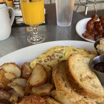 Morning Squeeze - Mile High Omelette - Breakfast & Brunch Near Me - Tempe, Arizona Morning Squeeze - Mile High Omelette - Breakfast & Brunch Near Me - Tempe, Arizona