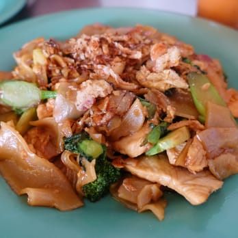 Saffron Thai - Pad See Ewe with Chicken - Thai Near Me - San Diego, California Saffron Thai - Pad See Ewe with Chicken - Thai Near Me - San Diego, California