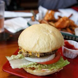 The Lighthouse Grill - Cheeseburger