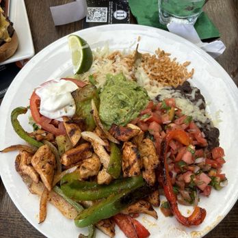 Logan 11 Bar and Kitchen - Chicken fajitas - Bars Near Me - Chicago, Illinois