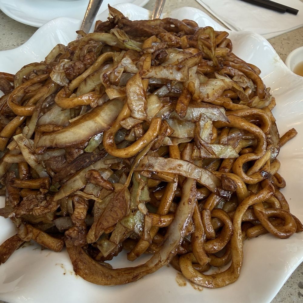 Fung’s Kitchen - Shanghai stir-fried noodles - Chinese Near Me - Scarborough, Ontario