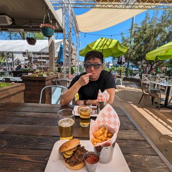 18bin - Lunch outdoors - Bars Near Me - Las Vegas, Nevada