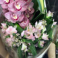 Petals Florist - For the record,  this bunch of flowers is for a colleague's farewell in case my wife asks one day, ha ha:)