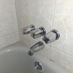 Valencia Plumbing - New valve install
