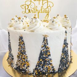 Canelas Sweets - Black white and gold birthday cake