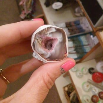 The Hangin Tree - Geode!!!!! Beautiful. Pucture diesn't do it justice - Gift Shops Near Me - Sedona, Arizona
