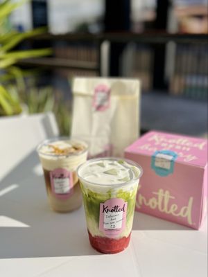 Cafe Knotted by null