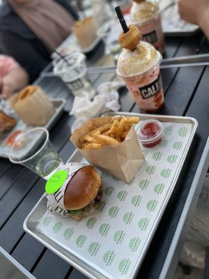 CaliKid Burgers 'n Shakes by null