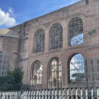 Colosseum - Landmarks & Historical Buildings Near Me - Rome, RM
