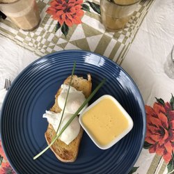 Cenzo Cafe - Two poached eggs over sourdough toast with added hollandaise sauce