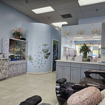 Famous Nails - Clean salon - Nail Salons Near Me - Palm Springs, California Famous Nails - Clean salon - Nail Salons Near Me - Palm Springs, California
