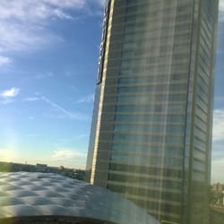 Vista sulla torre Unipol di via Larga
