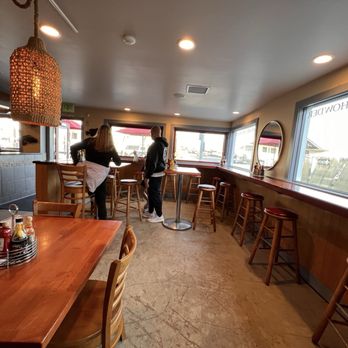 Duckie's Chowder House - Seafood Near Me - Cayucos, California