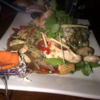 Cafe de Thai & Sushi - Ginger perfect: Beef, chicken, shrimp with veggies in a ginger sauce, yum! - Thai Near Me - Oceanside, California Cafe de Thai & Sushi - Ginger perfect: Beef, chicken, shrimp with veggies in a ginger sauce, yum! - Thai Near Me - Oceanside, California
