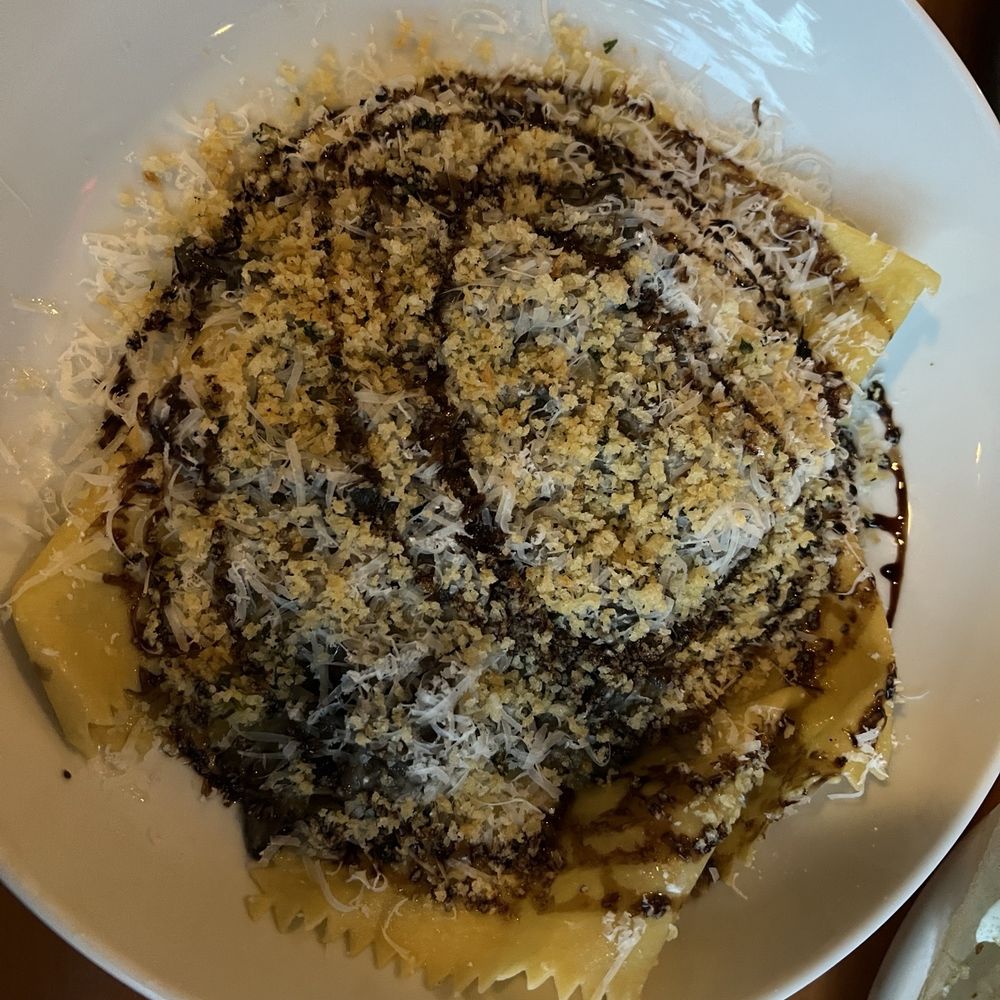 Marrow - truffle oyster mushroom pasta. Chew of noodles + crunchy flakes + mushrooms/oil/sauce. Heavenly combo - Cocktail Bars Near Me - Rochester, Minnesota Marrow - truffle oyster mushroom pasta. Chew of noodles + crunchy flakes + mushrooms/oil/sauce. Heavenly combo - Cocktail Bars Near Me - Rochester, Minnesota