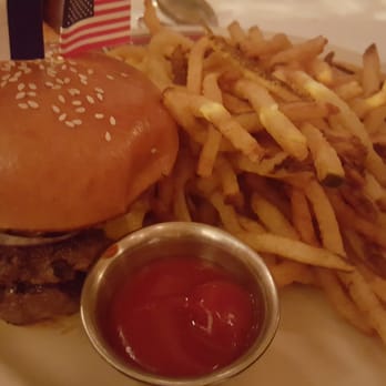 Le Diplomate - Hamburger - Brasseries Near Me - Washington, DC, District of Columbia