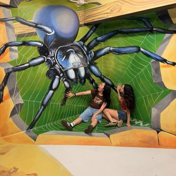 Wonder Walk - My daughter Lauren and her friend about to be "attacked" by the giant spider - Museums Near Me - Los Angeles, California Wonder Walk - My daughter Lauren and her friend about to be "attacked" by the giant spider - Museums Near Me - Los Angeles, California