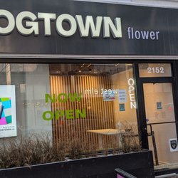 Fogtown Flower - Outside the entrance from the sidewalk. February 2021