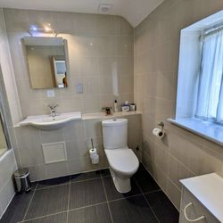 Kings Head Hotel - Deluxe twin - bathroom