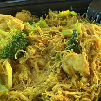 KC Thai - Yellow Sen Mee Noodles: Mild spicy level. Chicken was very dry but everything else was tasty! - Thai Near Me - Overland Park, Kansas