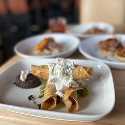 Hugo's - Taquitos De Pollo