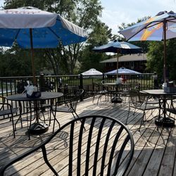Fore Seasons Clubhouse Bar & Grill - Patio seating