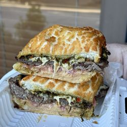 Tony’s Taverna On Wheels