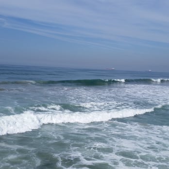Manhattan Beach Pier - Waves rolling in - Local Flavor Near Me - Manhattan Beach, California Manhattan Beach Pier - Waves rolling in - Local Flavor Near Me - Manhattan Beach, California