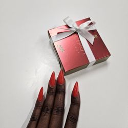 H & M Hennes & Mauritz - Ich bekam sogar Geschenke von verschiedenen Kunden, die bei H&M einkauften und behaupteten, dass ich einen guten Service hatte