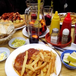 Las Lanzas - Carne Mechada la especialidad de la casa, Pulpo a la Gallega, Sangría y Escalopa con papas fritas
