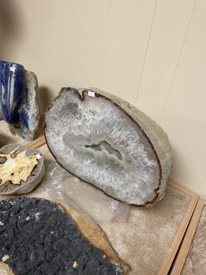 Bey's Rock Shop by null