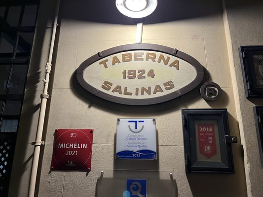 Taberna Salinas by null