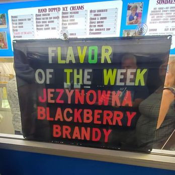 Snowflake Ice Cream Shoppe - Ice Cream & Frozen Yogurt Near Me - Riverhead, New York