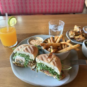 Nando's Peri-Peri - Thigh & Mighty Sandwich - South African Near Me - Houston, Texas