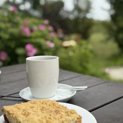 Café Galerie im Richardshof - Kaffee und Kirsch Kuchen.