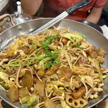 Qiwei Kitchen - Combo squid, tendon, garlic sauce, no spice. Add lotus root - Chinese Near Me - Rowland Heights, California Qiwei Kitchen - Combo squid, tendon, garlic sauce, no spice. Add lotus root - Chinese Near Me - Rowland Heights, California