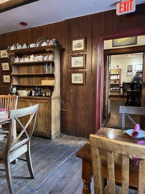 Hunter's Head Tavern by null